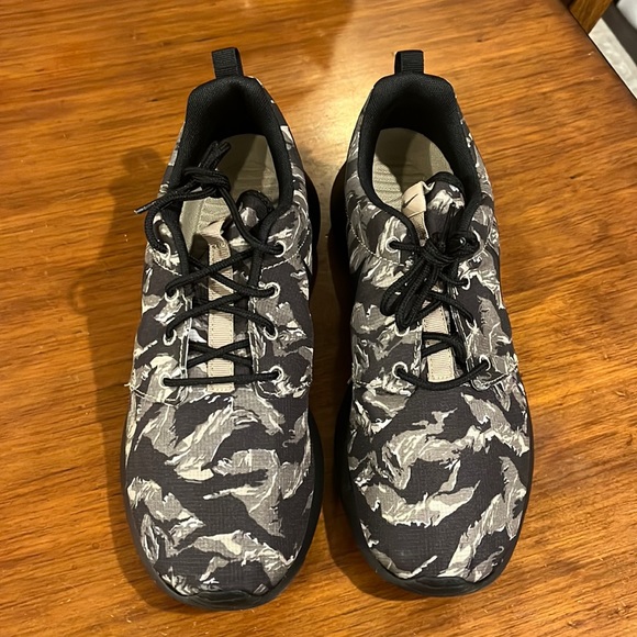 Nike Rosherun Print Jungle Camo shoes sneakers new 655206 022 Mens Size 11 - Picture 6 of 12